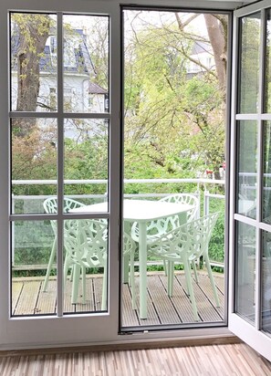 Outdoor dining - (Ost11a) "Ferienwohnung Strandnah" - Apartment "Strandnah" up to 4 pers. (Timmendorfer Strand)