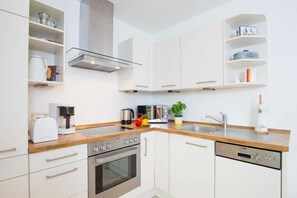 Fridge, microwave, oven, stovetop - (MEI77) Holiday apartment "Zimmermann" F*** - Holiday apartment "Zimmermann" up to 4 (Timmendorfer Strand)