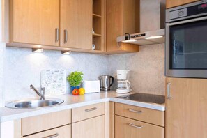 Fridge, oven, stovetop, dishwasher - (DKK9b) Ferienwohnung Seestern - Holiday apartment "Seestern" up to 3 persons (Timmendorfer Strand)