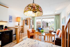 Fernseher, DVD-Player, Stereoanlage