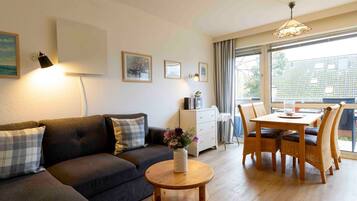 Fernseher, DVD-Player, Stereoanlage
