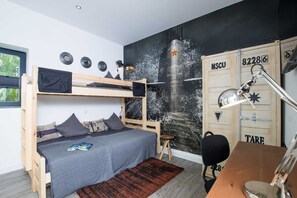 Unclassified image, 3 of 19, button