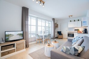 Een televisie, een dvd-speler en een stereo