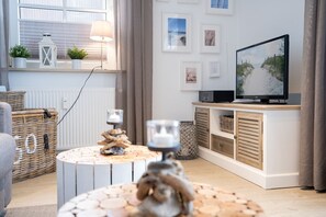 Een televisie, een dvd-speler en een stereo