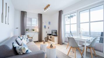 Televisión, reproductor de DVD, estéreo