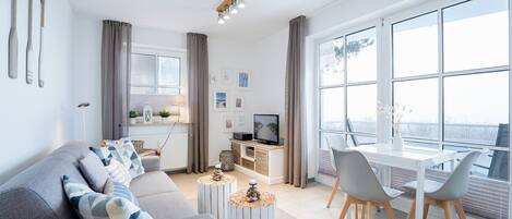 Fernseher, DVD-Player, Stereoanlage