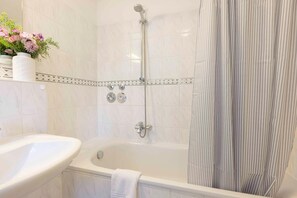 Unclassified image, 5 of 17, button - (OST35b) Holiday apartment "Derndinger" - Holiday apartment "Derndinger" up to 4 persons (Timmendorfer Strand)