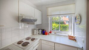 Fridge, microwave, oven, stovetop - (OST33b) Apartment "Nowack" - Apartment "Nowack" for 2 persons (Timmendorfer Strand)