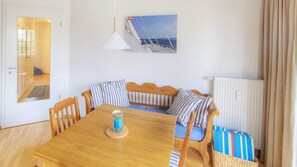 Dining - (OST16) Holiday apartment "Wackerow" - Holiday apartment "Wackerow" up to 4 persons (Timmendorfer Strand)