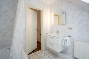 صورة غير مصنفة، 5 من 26، زرّ