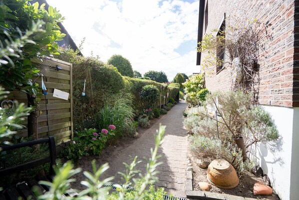 صورة غير مصنفة، 1 من 25، زرّ