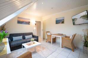 TV, stereo - (HER16d) Holiday apartment "Ankes Gästehaus 2" F*** - Holiday apartment "Ankes Gästehaus (Timmendorfer Strand)