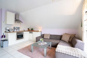 TV, stereo - (HER16c) Ankes Gästehaus 1 F*** - Holiday apartment "Ankes Gästehaus 1" up to 4 (Timmendorfer Strand)