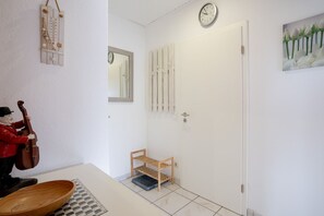 Unclassified image, 3 of 30, button