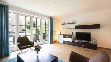 Fernseher, DVD-Player, Stereoanlage