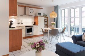 Unclassified image, 4 of 19, button