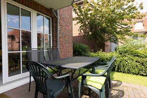 تناول الطعام بالخارج