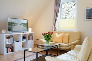 Unclassified image, 2 of 22, button