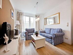 TV, DVD player, stereo - (ARW3) Holiday apartment Kossmann 1 - Holiday apartment "Kossmann 1" up to 3 persons (Timmendorfer Strand)