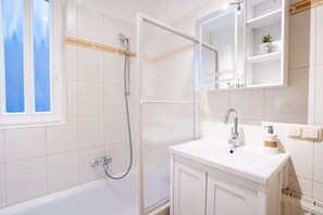 Unclassified image, 4 of 27, button