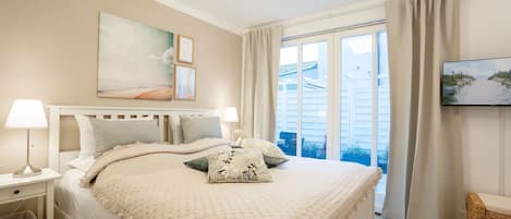 2 bedrooms, iron/ironing board, WiFi