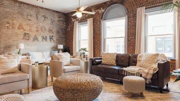 Una televisión, una oficina