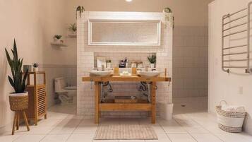 Vasca, asciugacapelli, asciugamani