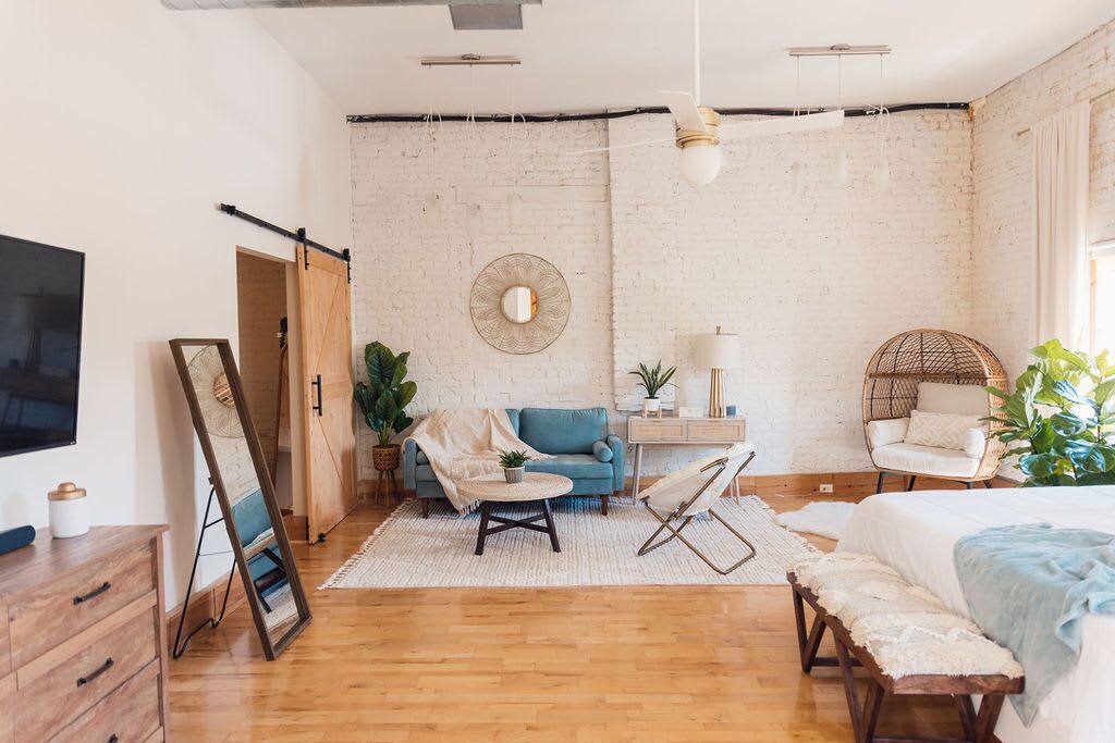 2 bedrooms, desk, iron/ironing board, travel crib