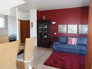 Fernseher, DVD-Player, Stereoanlage