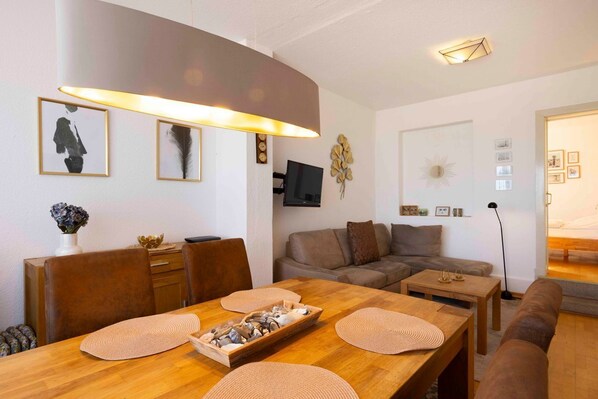 Unclassified image, 1 of 17, button