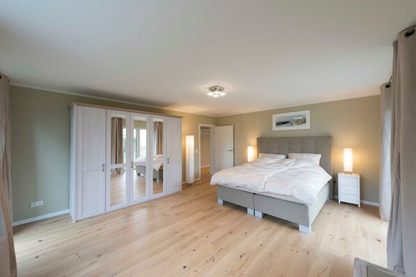 صورة غير مصنفة، 1 من 24، زرّ