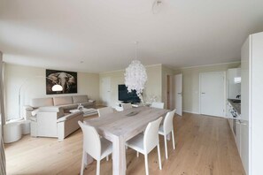 صورة غير مصنفة، 3 من 24، زرّ