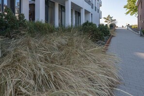 Property grounds - (STR92) Holiday apartment "Gartenresidenz Strandstraße" - Holiday apartment (Timmendorfer Strand)