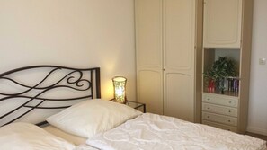 Unclassified image, 3 of 7, button - (ROD32d) Holiday apartment "Schmidt" - Holiday apartment "Schmidt" up to 4 persons (Timmendorfer Strand)