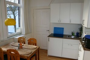 Fridge, stovetop, dishwasher, coffee/tea maker - (STR81b) Holiday apartments "Steinmetz 2" - Holiday apartments "Steinmetz 2" to 4 (Timmendorfer Strand)