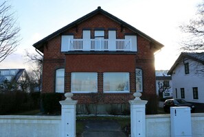 Unclassified image, 3 of 10, button - (STR81b) Holiday apartments "Steinmetz 2" - Holiday apartments "Steinmetz 2" to 4 (Timmendorfer Strand)