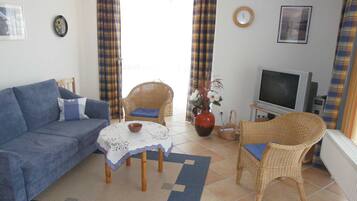 Fernseher, DVD-Player, Stereoanlage