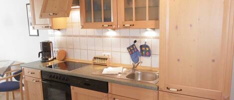 Fridge, oven, stovetop, dishwasher