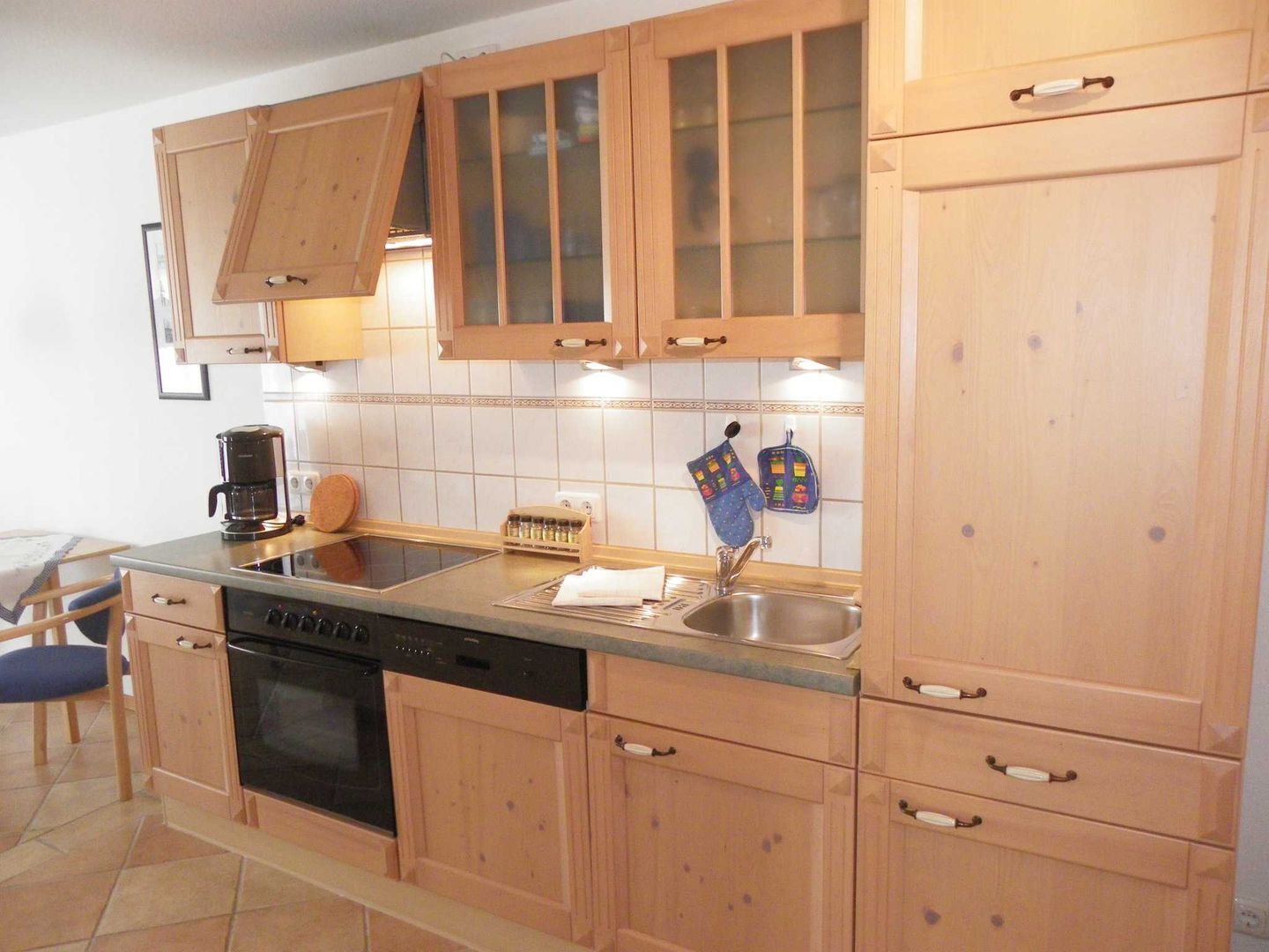 Kühlschrank, Ofen, Herdplatte, Geschirrspüler