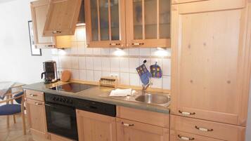 Kühlschrank, Ofen, Herdplatte, Geschirrspüler