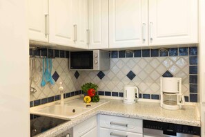 Unclassified image, 3 of 16, button