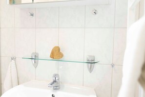 Unclassified image, 2 of 20, button