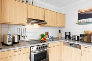 Fridge, microwave, oven, coffee/tea maker