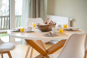 Unclassified image, 4 of 21, button