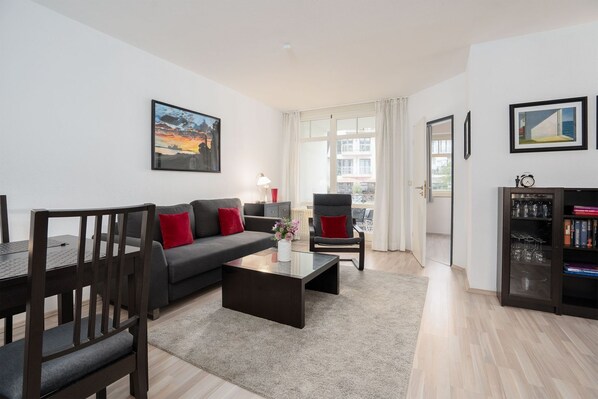 تلفزيون، مشغل دي في دي، ستيريو