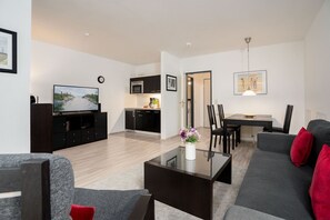 تلفزيون، مشغل دي في دي، ستيريو