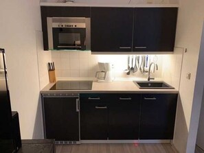 Fridge, microwave, stovetop, dishwasher - (STR123g) Holiday apartment "Sonnenseite" - Holiday apartment "Sonnenseite" up to 4 (Timmendorfer Strand)