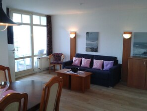 TV, stereo - (STR123b) Holiday apartment "Strandhotel" - App. 24 - Holiday apartment "Strandhotel" - (Timmendorfer Strand)