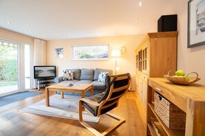 TV, DVD player, stereo - "strandmuschel" - Ferienhaus "strandmuschel" für 3 Erwachsene und 1 Kind bis 12 Jahre (Timmendorfer Strand)