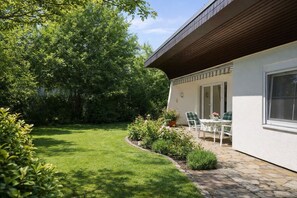 Outdoor dining - "strandmuschel" - Ferienhaus "strandmuschel" für 3 Erwachsene und 1 Kind bis 12 Jahre (Timmendorfer Strand)